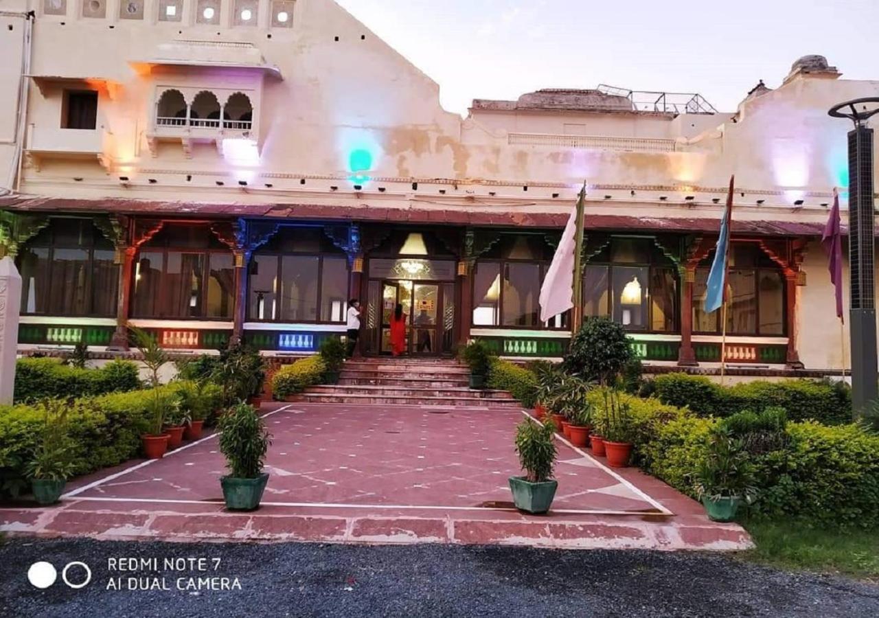 Mpt Sheesh Mahal, Orchha Hotell Exteriör bild