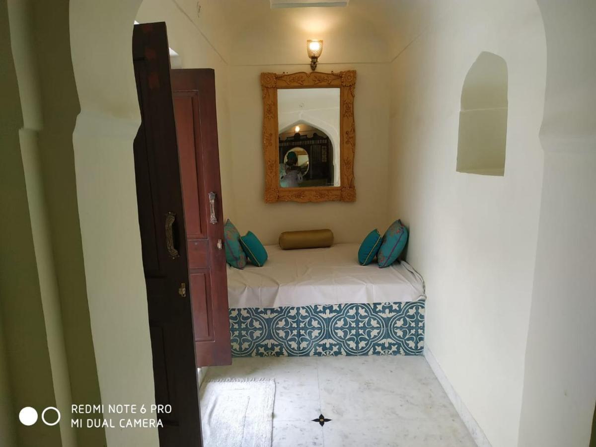 Mpt Sheesh Mahal, Orchha Hotell Exteriör bild