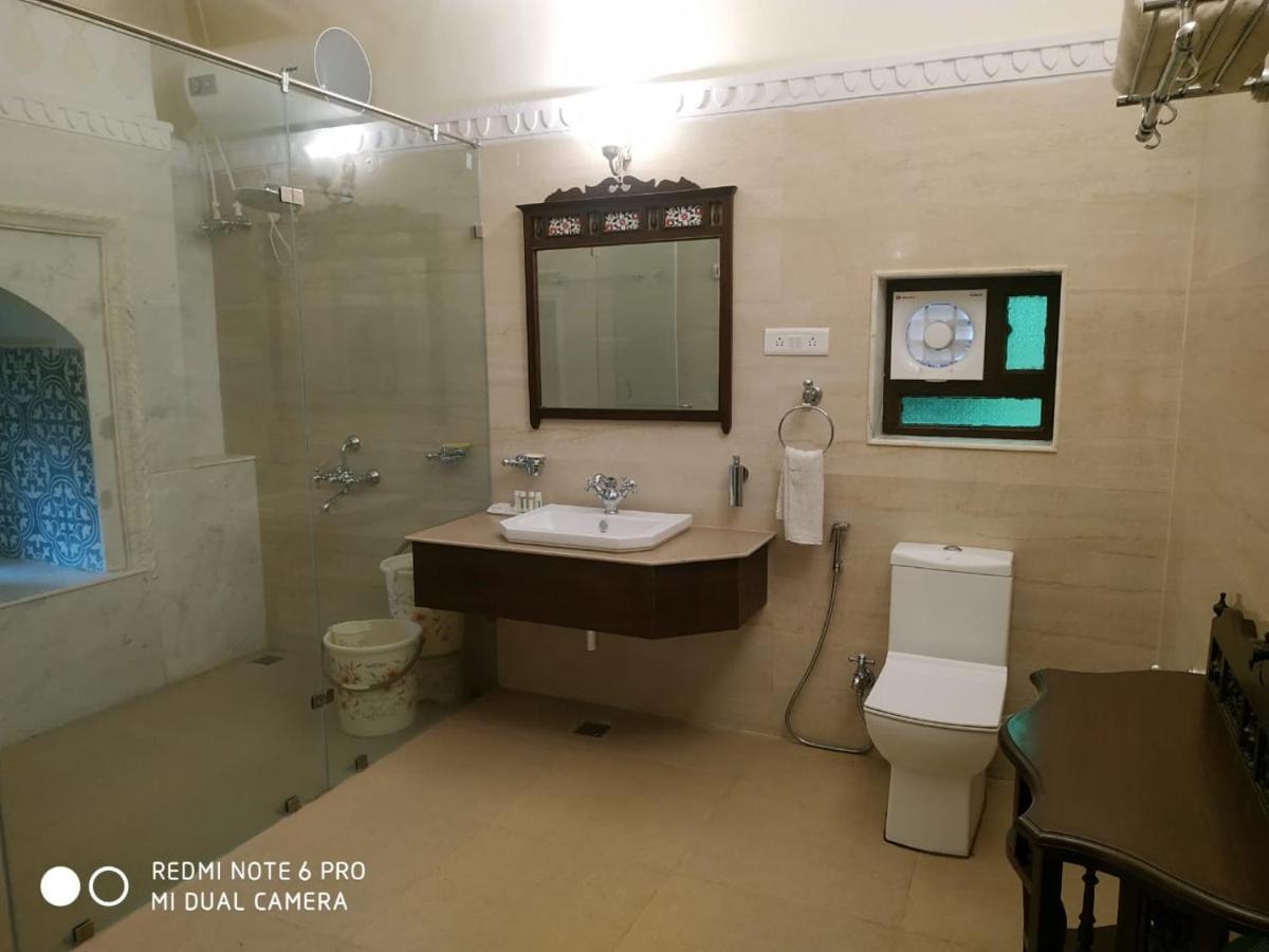 Mpt Sheesh Mahal, Orchha Hotell Exteriör bild