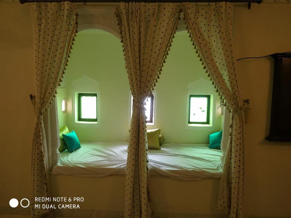 Mpt Sheesh Mahal, Orchha Hotell Exteriör bild
